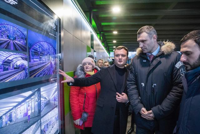 Кличко перевірив оновлену станцію швидкісного трамваю / фото kiev.klichko.org