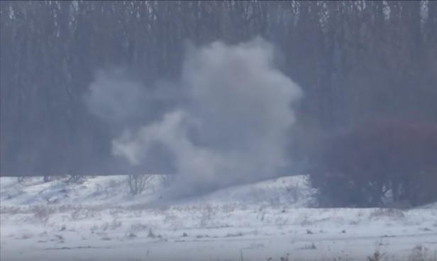 Момент знищення вогневої точки бойовиків / скріншот відео Юрій Мысягин Момент знищення вогневої точки бойовиків / скріншот відео Юрій Мысягин