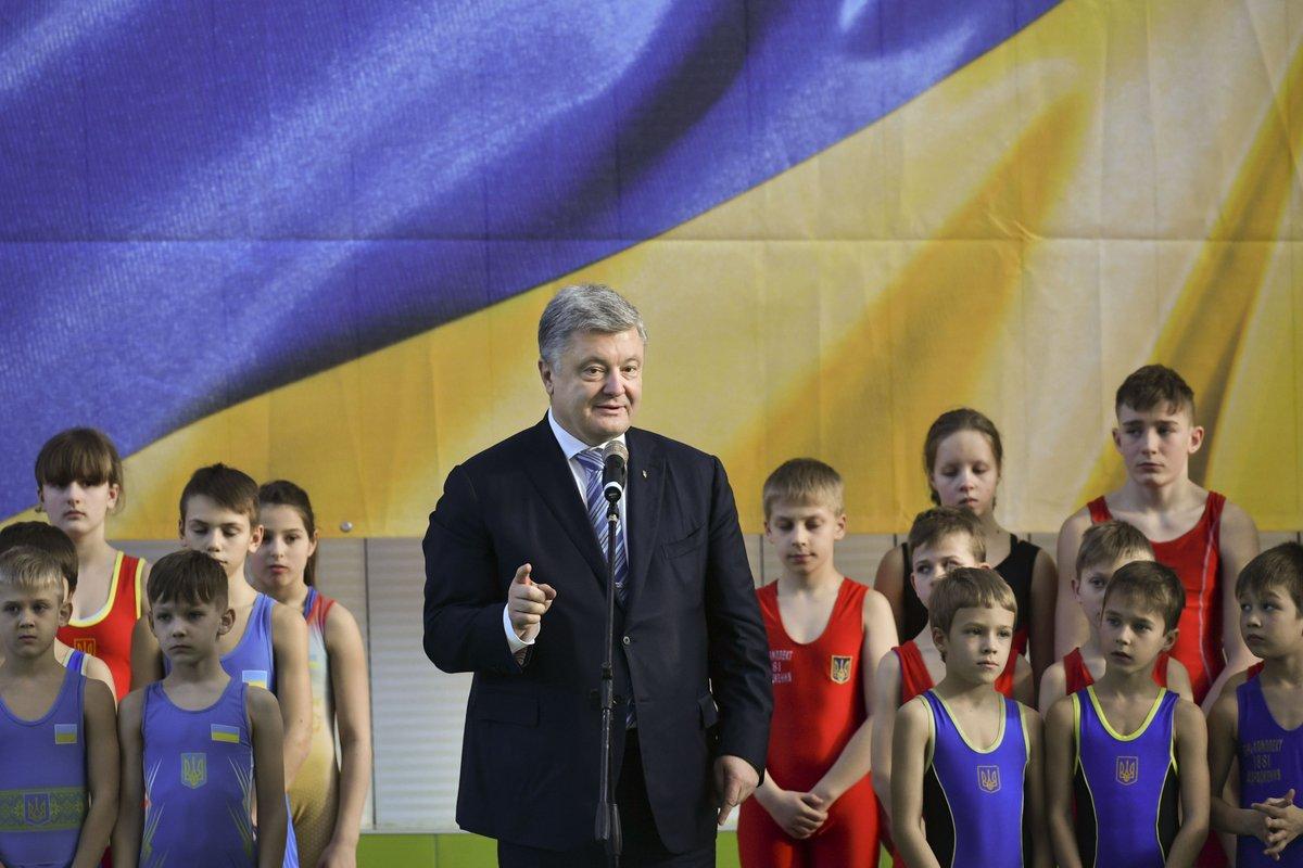 "Цей проект – наша інвестиція в майбутнє", - заявив президент / фото twitter Порошенка "Цей проект – наша інвестиція в майбутнє", - заявив президент / фото twitter Порошенка