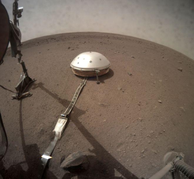 Апарат-кріт буде вести бурові роботи на Марсі / Twitter/NASA InSight Апарат-кріт буде вести бурові роботи на Марсі / Twitter/NASA InSight