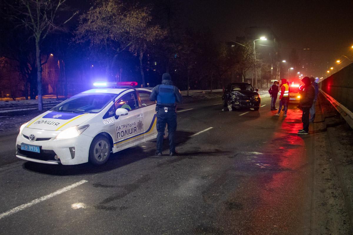 У Києві п'яний винуватець ДТП погрожував поліцейським зґвалтуванням / фото Дмитро Щерблюк / Інформатор У Києві п'яний винуватець ДТП погрожував поліцейським зґвалтуванням / фото Дмитро Щерблюк / Інформатор