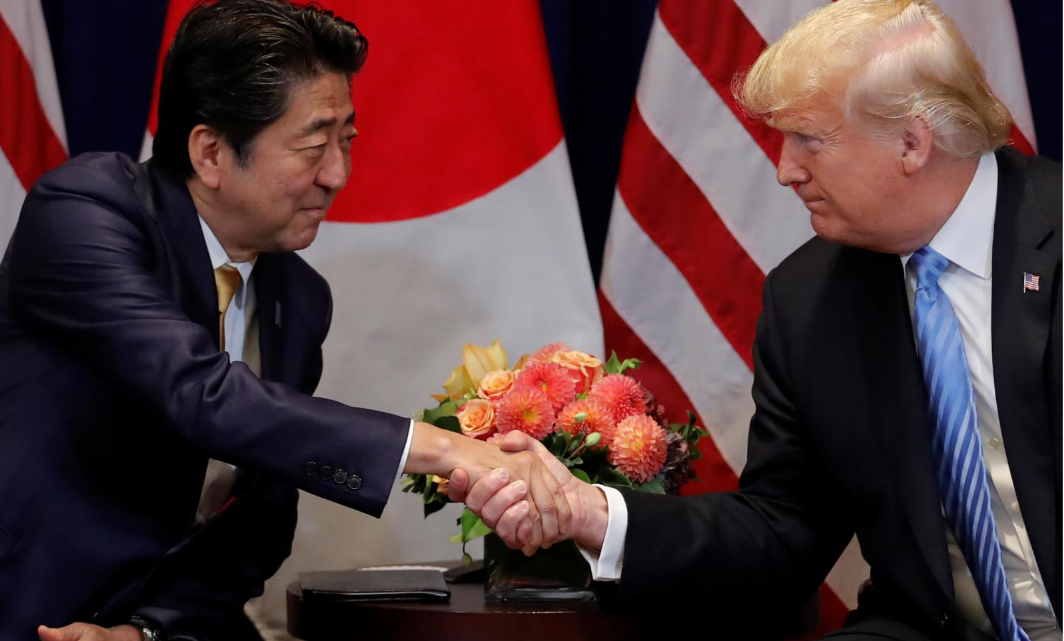 ЗМІ розповіли, як Абе висунув Трампа на Нобелівську премію / REUTERS
