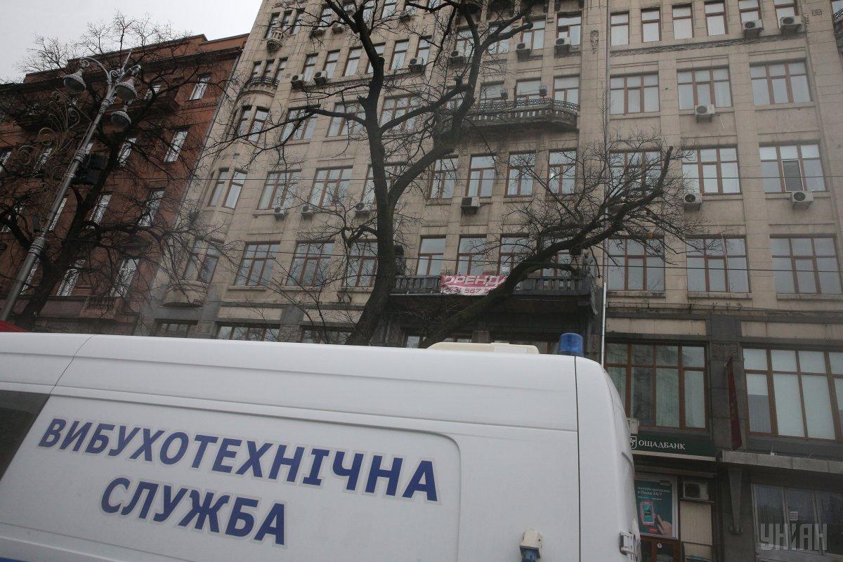 Станции метро "Площадь Льва Толстого", "Дворец спорта", "Золотые ворота" и "Театральная" работают в обычном режиме / фото УНИАН Станции метро "Площадь Льва Толстого", "Дворец спорта", "Золотые ворота" и "Театральная" работают в обычном режиме / фото УНИАН