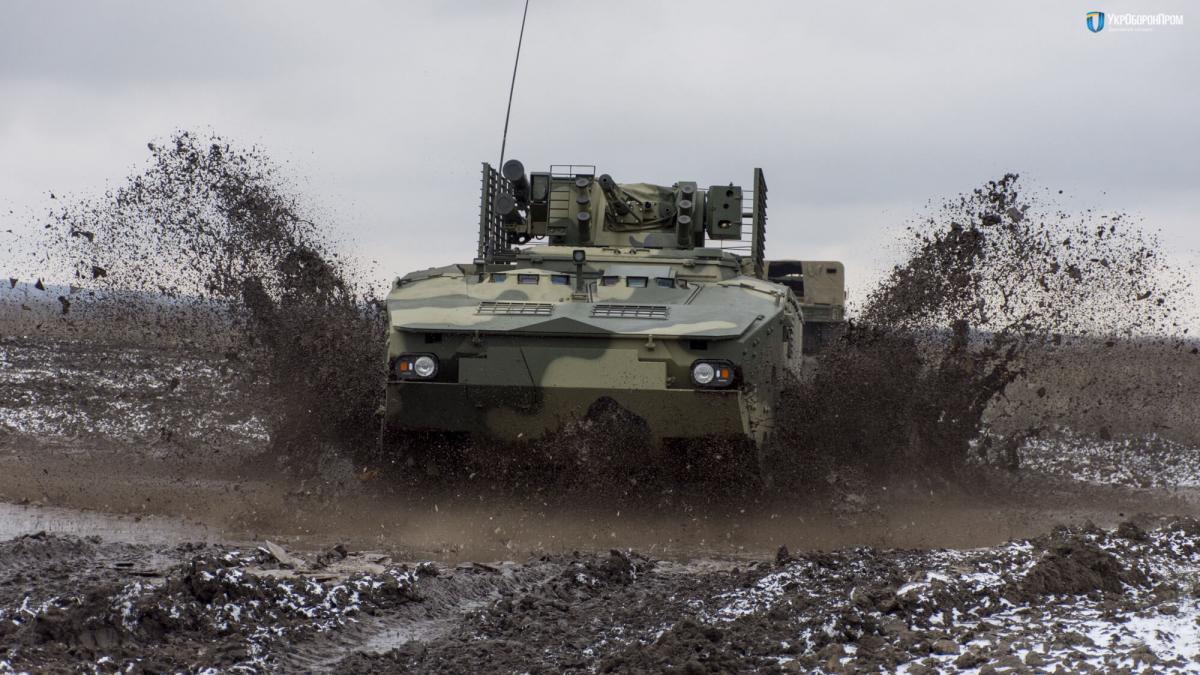 БТР - 4МВ1 презентовали на Международной выставке вооружений / фото Укроборонпром БТР - 4МВ1 презентовали на Международной выставке вооружений / фото Укроборонпром