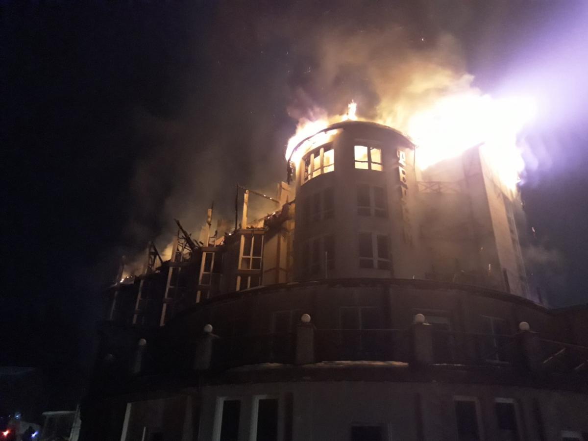 Площа пожежі склала 1 тисячу метрів квадратних / фото прес-служба ДСНС Площа пожежі склала 1 тисячу метрів квадратних / фото прес-служба ДСНС