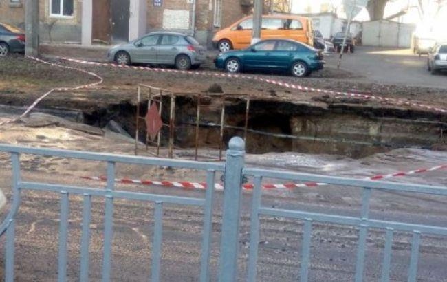 За даними КМДА, сталася аварія водопроводу / фото «Радіо Свобода» За даними КМДА, сталася аварія водопроводу / фото «Радіо Свобода»