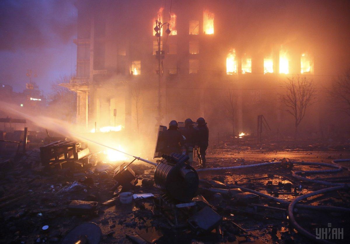 Будинок профспілок загорівся в ніч на 19 лютого 2014-го / фото УНІАН Будинок профспілок загорівся в ніч на 19 лютого 2014-го / фото УНІАН