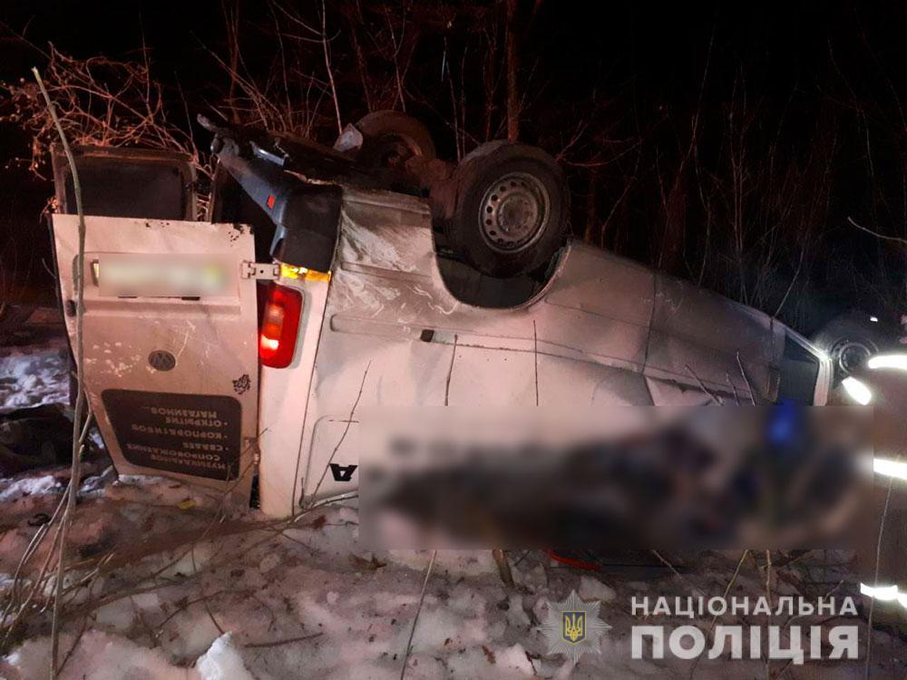 Водитель не справился с управлением и слетел в кювет / фото pl.npu.gov.ua Водитель не справился с управлением и слетел в кювет / фото pl.npu.gov.ua