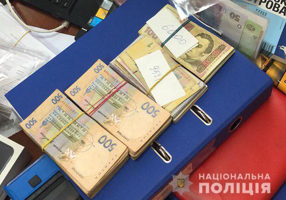 У Києві поліцейський продавав службову інформацію / фото npu.gov.ua У Києві поліцейський продавав службову інформацію / фото npu.gov.ua