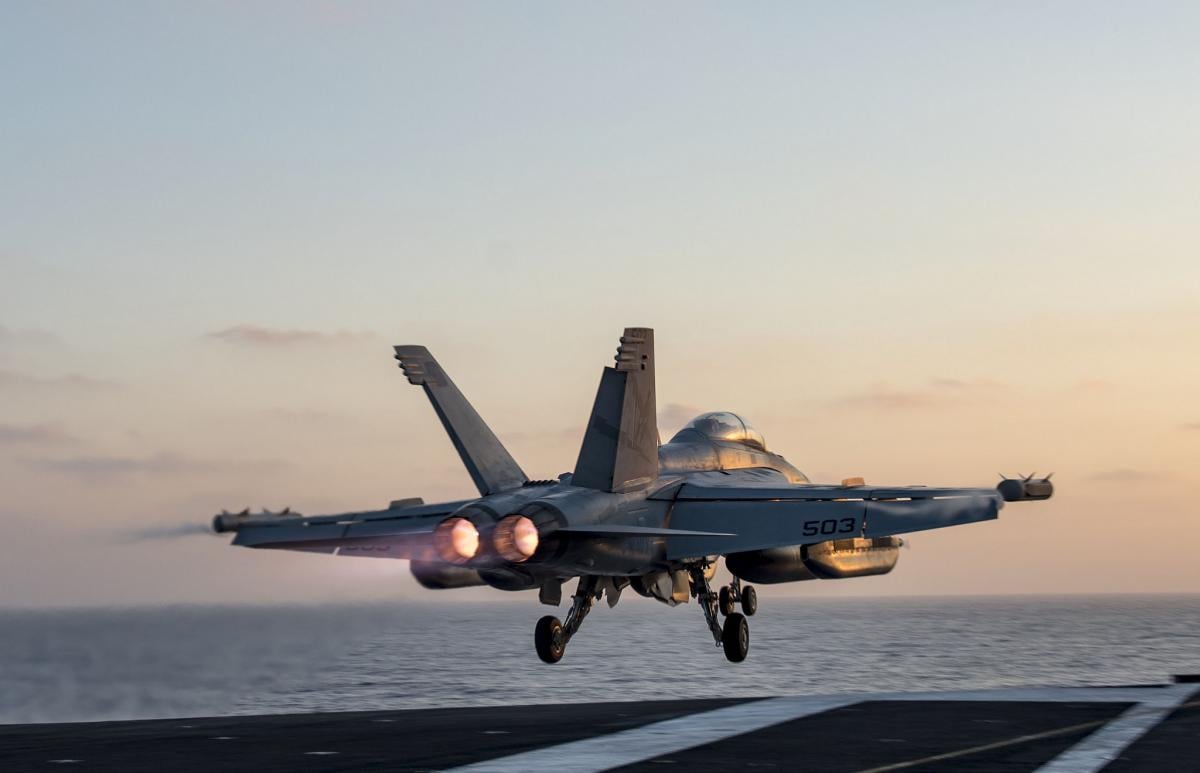 США перебрасывают воздушные танкеры и самолеты РЭБ на Ближний Восток - что происходит