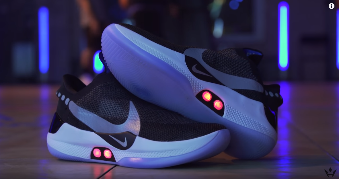 Управлять шнуровкой можно через мобильное приложение Nike Adapt / скриншот Youtube/Highsnobiety