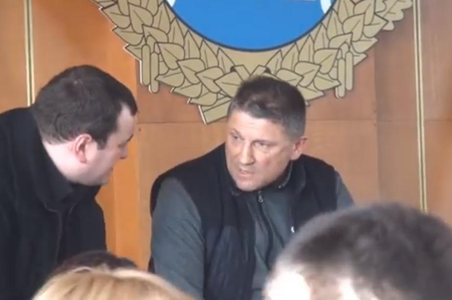 В Броварах радикалы забросали яйцами чиновника / Скриншот - Facebook - СТОП - Коррупция В Броварах радикалы забросали яйцами чиновника / Скриншот - Facebook - СТОП - Коррупция