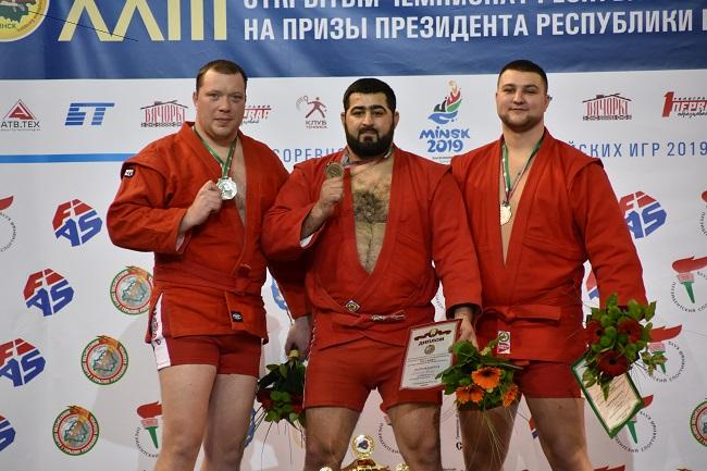 Украинский подиум в супертяжелом весе по боевому самбо - Александр Вариченко ("серебро"), Размик Тоноян ("золото") и Виталий Гребенюк ("бронза") / sambo.net.ua