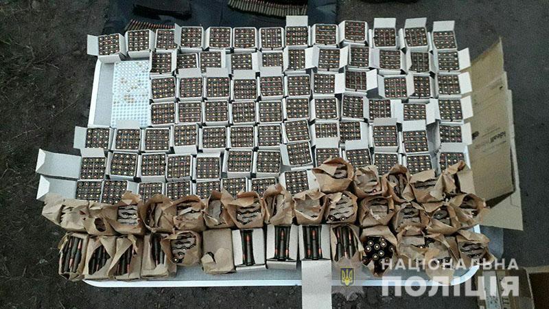 Арсенал нашли в арендованном гараже / фото police.dn.ua Арсенал нашли в арендованном гараже / фото police.dn.ua