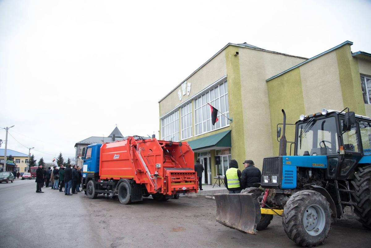 Також був придбаний сміттєвоз \ фото: прес-служба ТОДА Також був придбаний сміттєвоз \ фото: прес-служба ТОДА