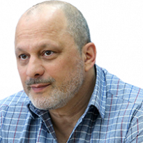"У цьому році угоди з розслідувачами підписував я, і, тим самим, продовжив їх на рік. Тому поки що розслідуванням нічого не загрожує"
