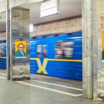 В столичном метро испортили выставку картин, посвященную Тарасу Шевченко (видео)