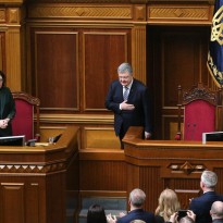 Poroshenko signs law on changes to Constitution confirming Ukraine's path toward EU, NATO