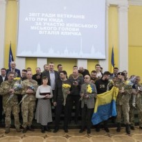 Кличко вручил 13 квартир киевлянам-ветеранам АТО