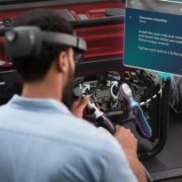 Microsoft показала новую версию очков смешанной реальности (фото, видео)