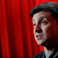 Зеленский во втором туре выборов побеждает всех других кандидатов - опрос