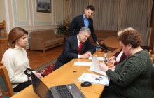 Порошенко в останній день подав у ЦВК документи для реєстрації кандидатом у президенти