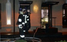 У середмісті Дніпра невідомі підпалили кав’ярню просто на очах у відвідувачів: є постраждалі (відео)