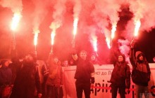 Hundred people gather near Poroshenko's office, demanding Handziuk case results (Photo, video)