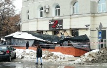 В центре Харькова из-за обвала снега рухнула терраса ресторана