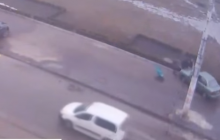 В Каменском автомобиль проехался по женщине на тротуаре (видео)