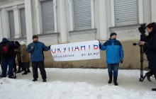 "Окупанти, забирайтесь додому": консульство РФ закидали зеленкою та яйцями в Харкові (відео)