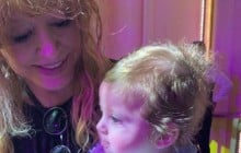 Алла Пугачева восхитила сеть видео с младенцем на руках