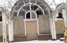 Вікна забиті, на вулицях малолюдно: у мережі показали свіжі фото окупованої Горлівки