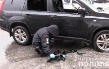 Заблокували авто і забрали сумку з грошима: у Києві сталося зухвале пограбування (фото, відео)