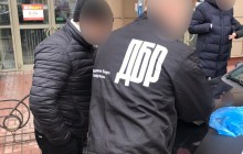 Вимагали гроші від студентів: у Львові поліцейського з братом затримали на хабарі (фото)