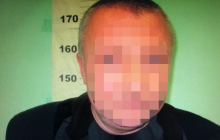 В Киеве мужчина обнажился перед 12-летней девочкой в метро (фото)