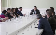 Кличко зустрівся з родинами Небесної сотні: ми повинні втілити ті зміни, за які поклали життя наші герої