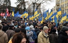 Від сотні гривень за «мовчки постояти» до двохсот баксів за захоплення будівлі: як влаштована індустрія замовних мітингів і пікетів