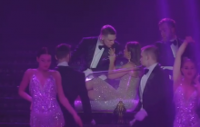 Ани Лорак "зажигала" на сцене в "голом" платье в окружении мужчин (фото, видео)