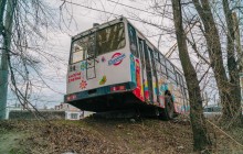 Водій втратив свідомість: у Дніпрі тролейбус ледь не злетів з мосту (фото)
