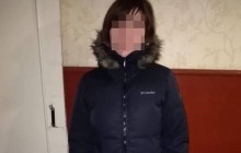 У Житомирі затримали жінку, яка намагалася зірвати плакат з ветераном АТО (відео)