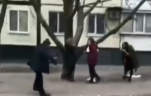 В Днепре школьницы издевались над пенсионером (видео)