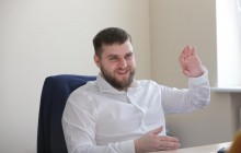 Гендиректор СЕТАМ Виктор Вишнев: Мы продавали немалую груду овечьей шерсти, бывшую церковь, здание синагоги. Продавали гробы, кусок брусчатки, которой бросили в полицейского, носки б/у