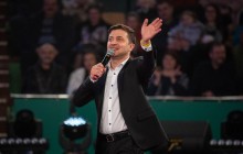 Зеленский уходит в отрыв в президентской гонке - опрос