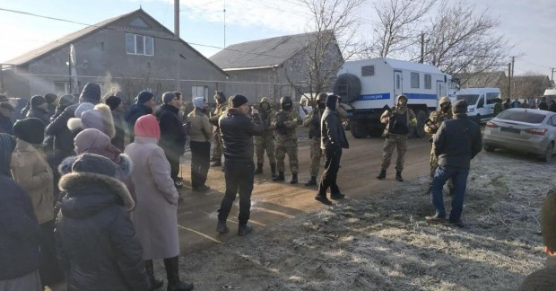 Russia's FSB detains another three Crimean Tatars after raids (Photo ...