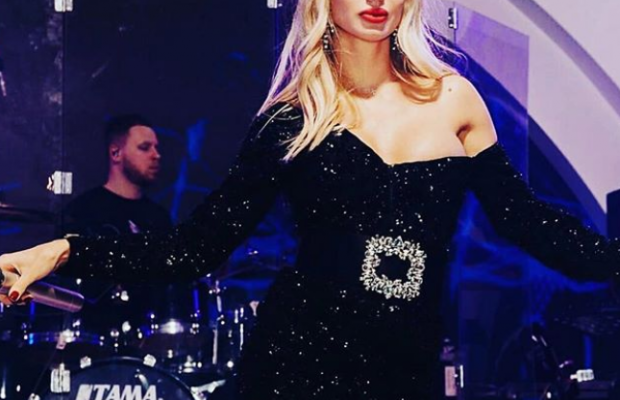 Светлана Лобода "засветила" пышную грудь (фото)