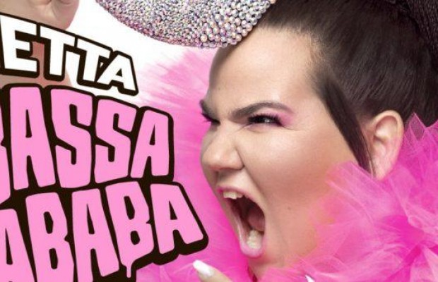 Победительница Евровидения-2018 в образе розового носорога покаталась по Киеву для нового клипа (видео)