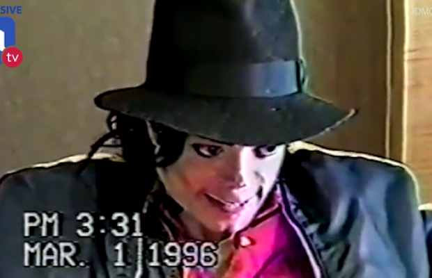 "Поводить себе дивно": у мережі з'явилося відео допиту Майкла Джексона у справі про педофілію