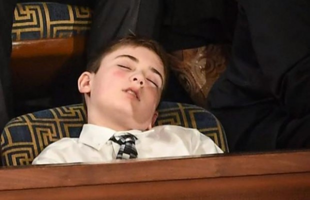 Юний Трамп заснув під час промови президента США та став героєм мемів (фото)