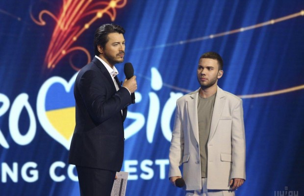 Заспівати гімн і стати модератором: українські артисти запропонували свої послуги на дебатах Порошенка та Зеленського